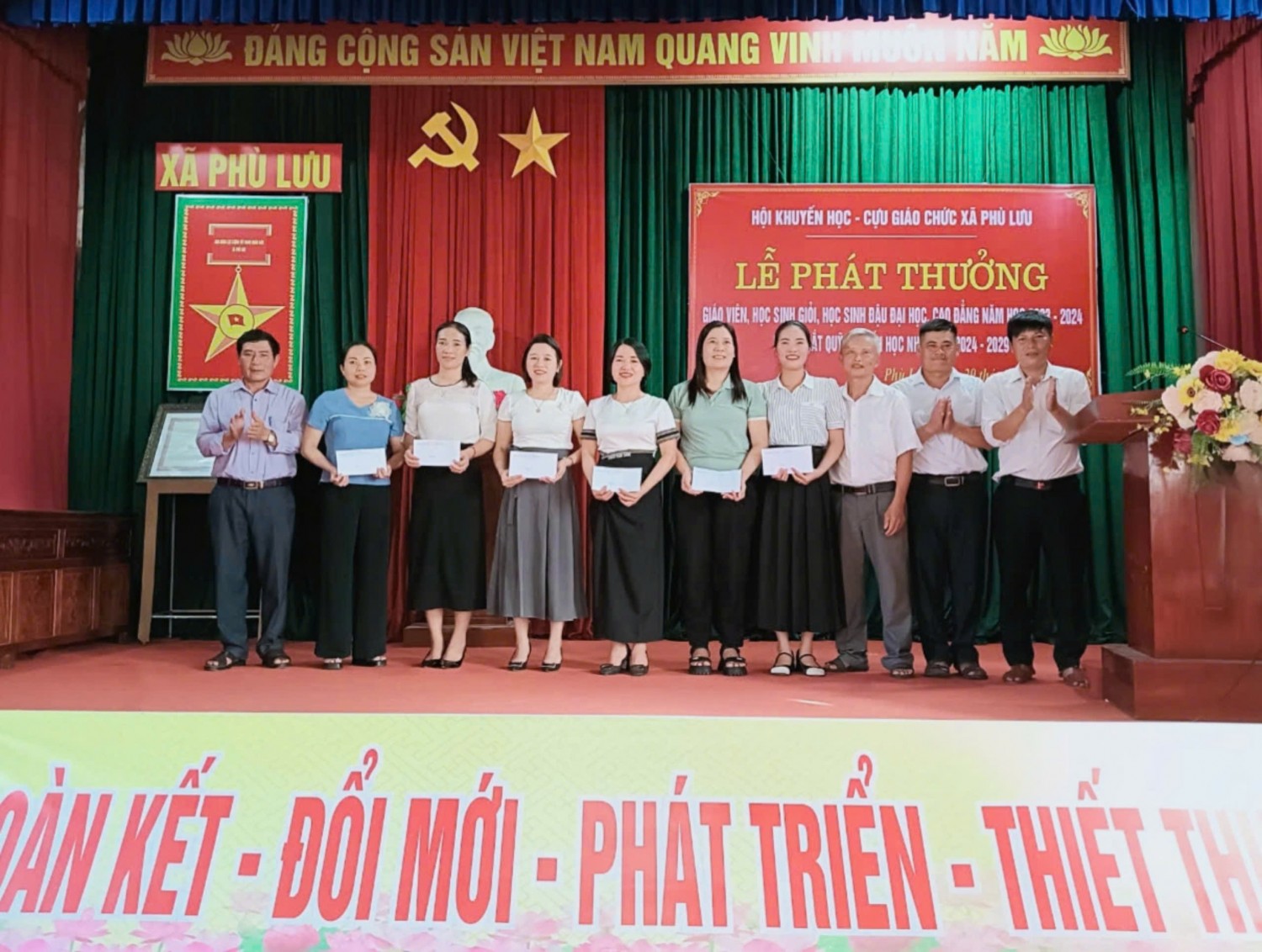 UBND, Hội Khuyến học xã Phù Lưu tổ chức Lễ tuyên dương khen thưởng giáo viên và học sinh có thành tích xuất sắc năm học 2023-2024